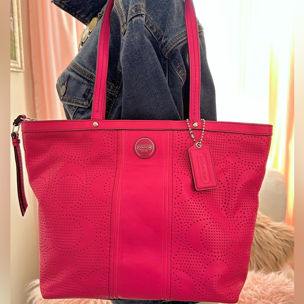 New Authentic Coach 21938 Signature "C" Perforated Leather Handbag